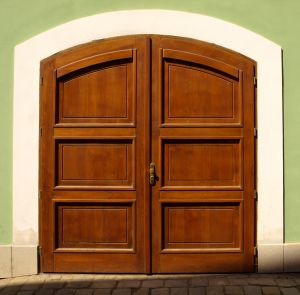 Cura e protezione delle porte e finestre in legno – legno ... Finestre di legno